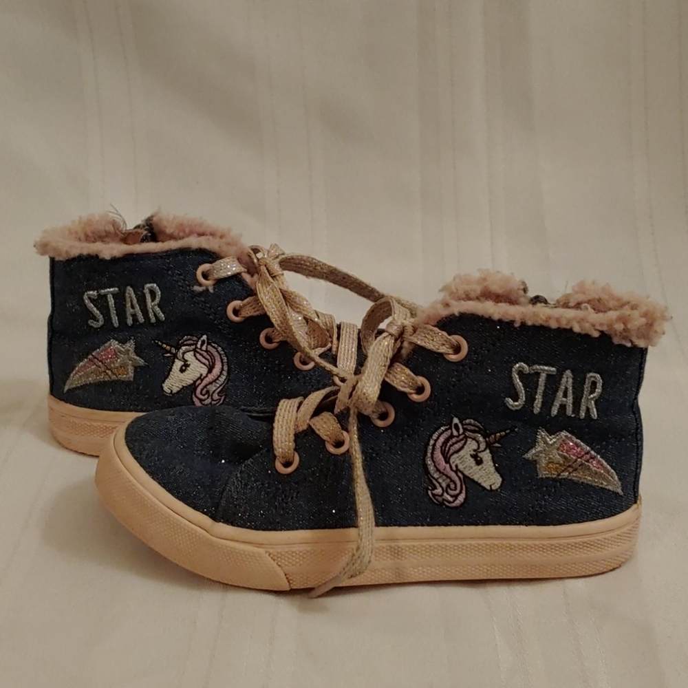 Place high top girl sneakers